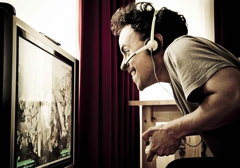 Австралийски геймър се призна за виновен че е нападнал бременната си приятелка докато играел