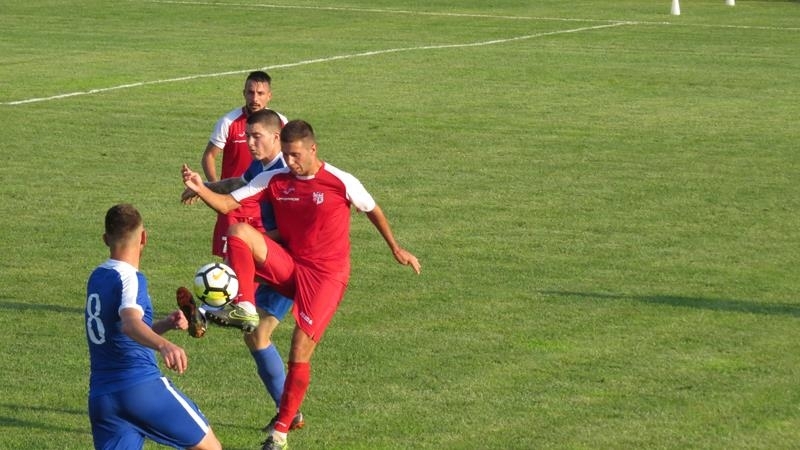 Без половината си титуляри отборът на Кариана Ерден загуби с 0 1