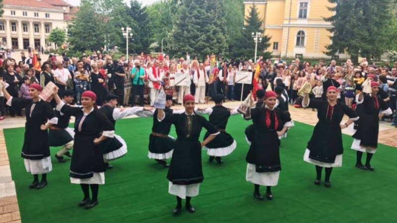 Над 400 танцьори от 20 състава от Молдова Албания и