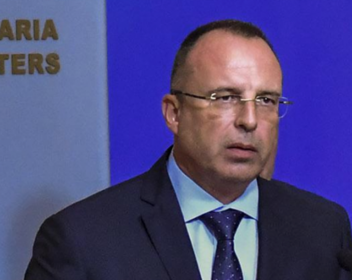 Скандал! КПКОНПИ е трила данни от публичната декларация на министър ...