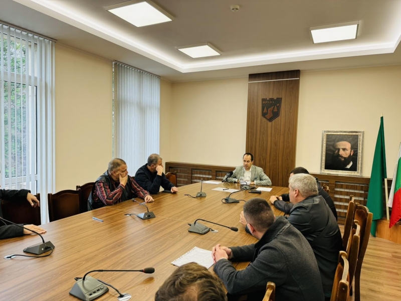 По инициатива на кмета Калин Каменов представители на партии и