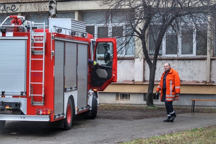 Трима осмокласници са уличени в палеж съобщиха от полицията На 12