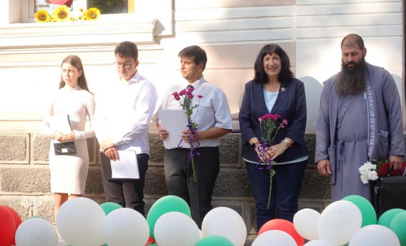 На 15 септември за първи път прага на родното училище