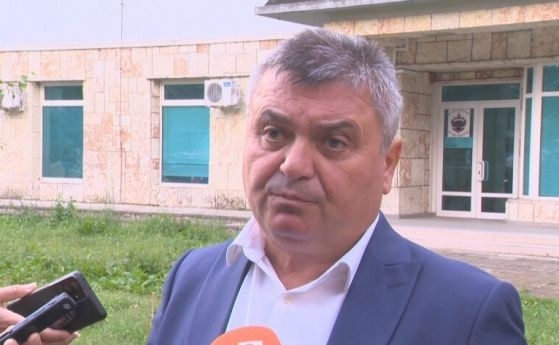 Седем души сред които началникът на отдел Миграция към областната