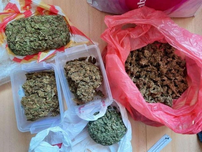 Задържаха млад врачанин с марихуана в София, научи агенция BulNews.