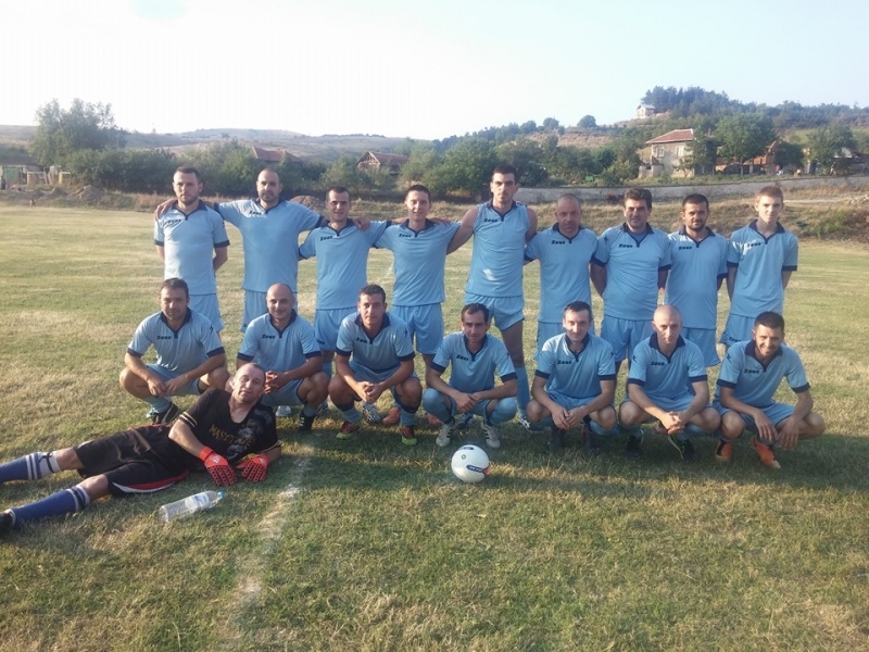 Момчетана от Син Стрел Крапчене постигнаха лесна победа над опашкаря в