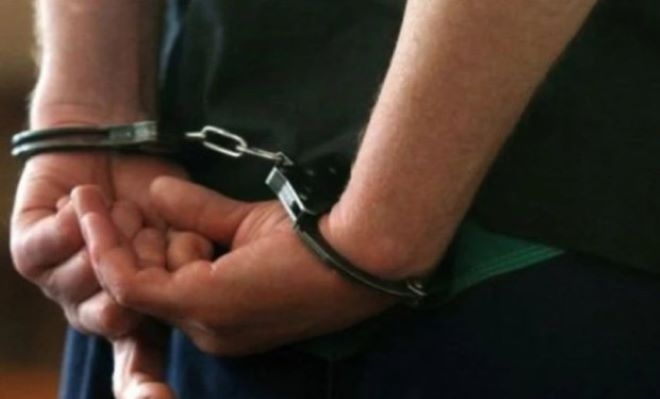 Щракнаха белезниците на мъж заплашвал и обиждал полицаи в Монтанско