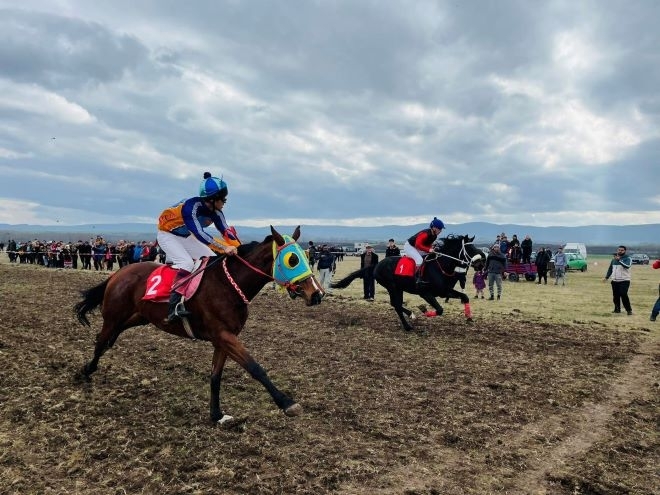 В Голямо Пещене отбелязаха църковният празник Тодоровден с конни