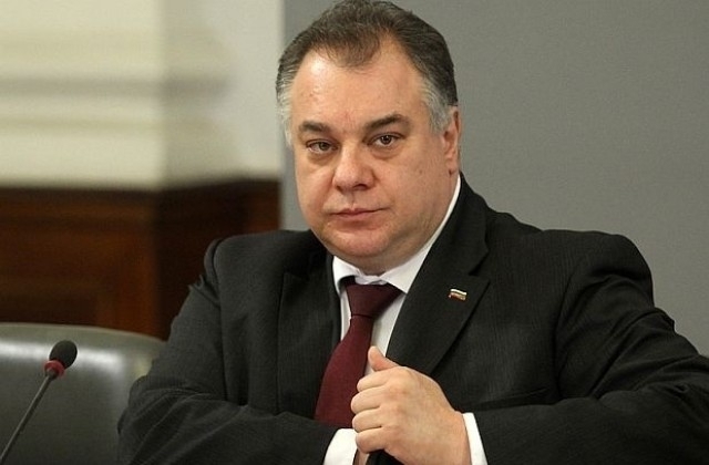 Предстои да се гласува оставката на проф Петров с мен