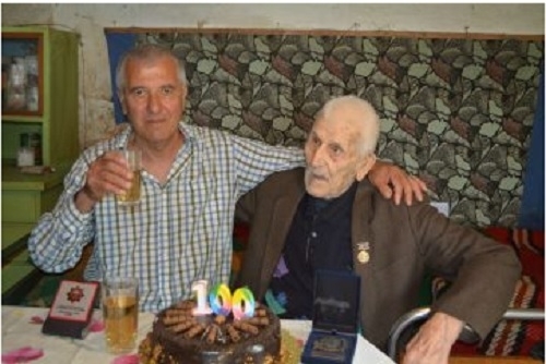 Стогодишен юбилей отпразнува с роднини и гости Никола Трифонов от