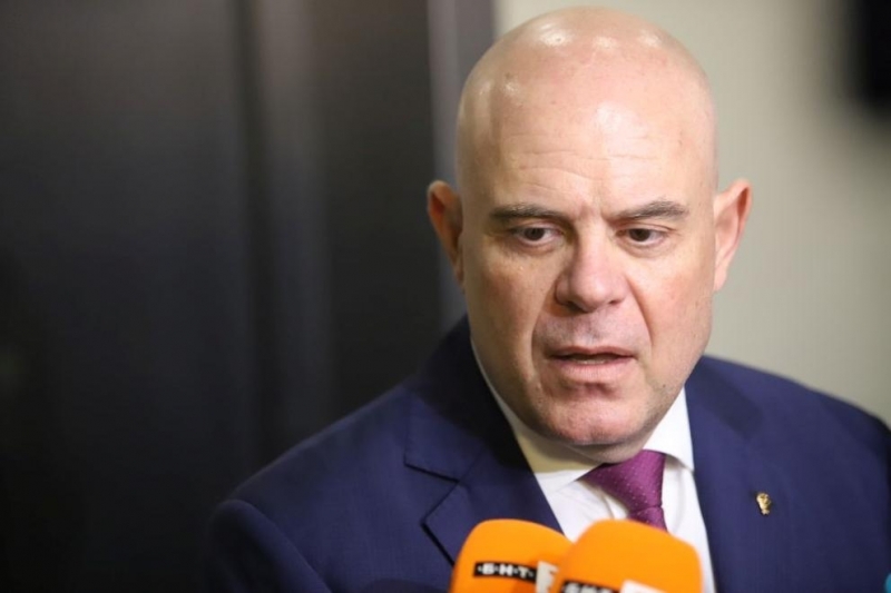 Бившият главен прокурор Иван Гешев входира в съда две частни тъжби за клевета