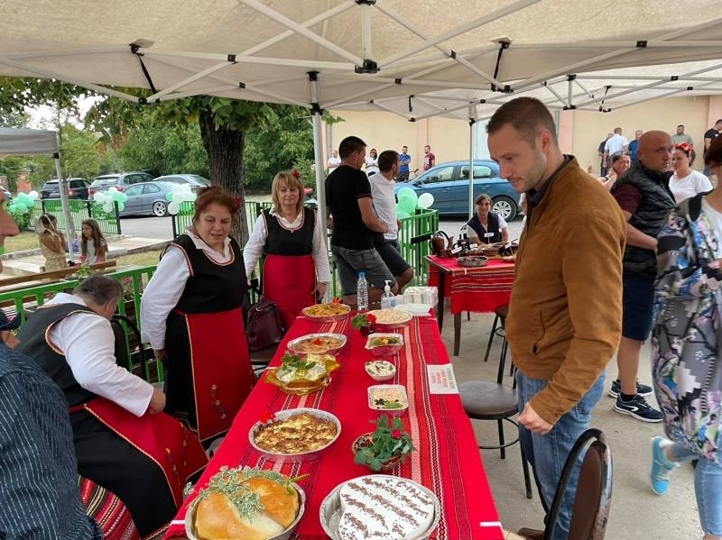 Вчера автентичните ястия от региона бяха представени от самодейците от