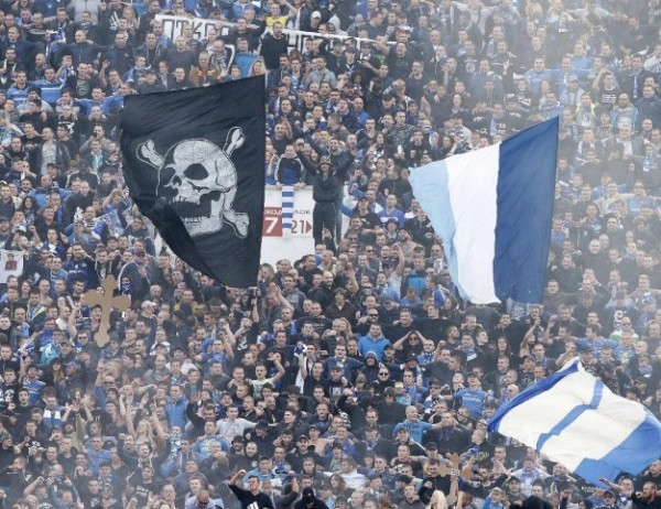 Все още не е открит човекът който е хвърлил бомбичката