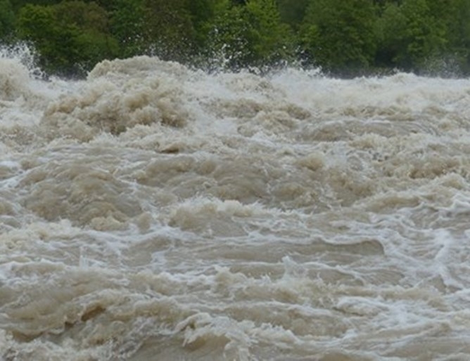 Нивото на язовир Среченска бара от който пият вода