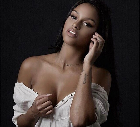 Бившата приятелка на Марио Балотели Фани Негуеша разгорещи страстите