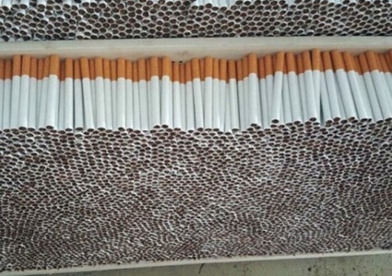 Колет с цигари изпратен от България за Англия задържаха митнически