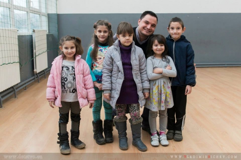 Месечна стипендия за втория учебен срок ще получат три деца