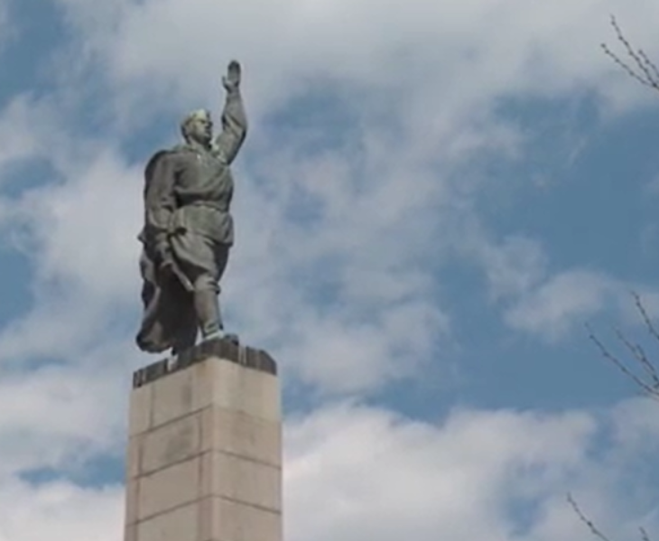 Русия образува дела за поругаване на нейни паметници, включително в България