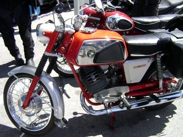 Полицията е хванала двама тийнейджъри с нередовни мотори в Бяла