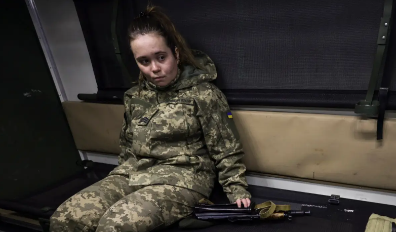 Американският вестник Ню Йорк Таймс съобщава че жените в украинската