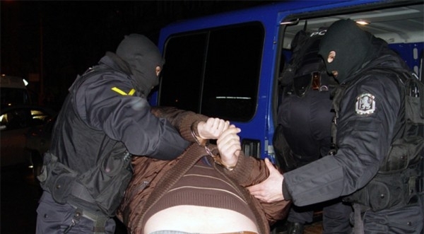 Полицаи са хванали дрогиран шофьор зад волана на пътя между