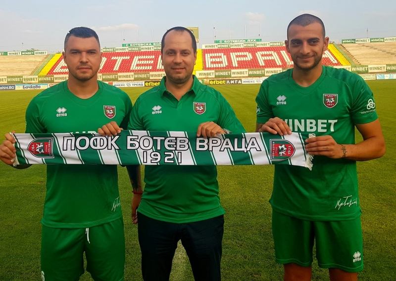 Официално: Валери Божинов вече е играч на "Ботев"/Враца/, завърна се и железният Деян Иванов