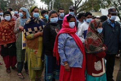 1 милиард и 300 милиона души са поставени под пълна