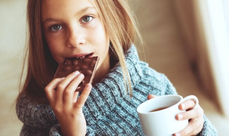 Германия обмисля спирането на рекламите на нездравословни храни за деца