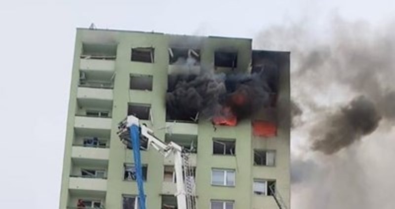 Експлозия на газ стана днес в 13-етажен блок в град