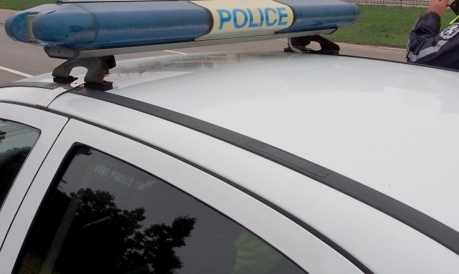 Криминално проявен мъж заля бившата си приятелка и 2 годишния си