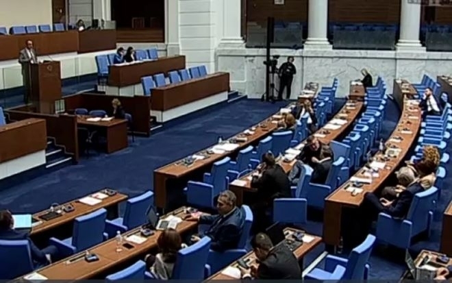 Депутатите обявиха 107 апартамента и 71 къщи