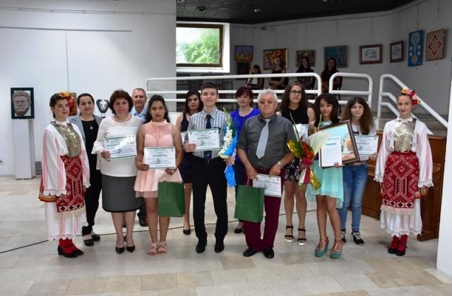 Заместник кметът Петя Долапчиева връчи наградите на победителите в ХХII Национален