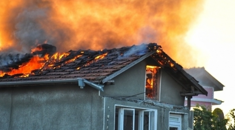 Късо съединение подпали къща във вършечко село, научи BulNews.
Случилото се