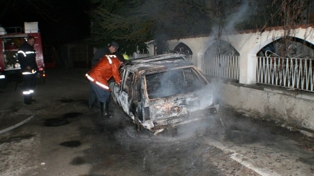 От полицията във Враца излязоха с подробности за запалените коли