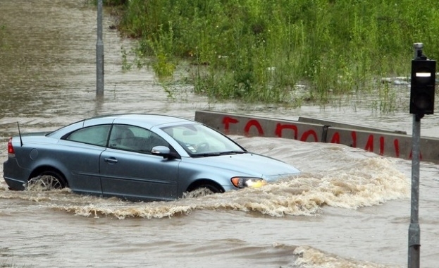 Проливни дъждове предизвикаха големи наводнения в Италия Най тежко засегнат е