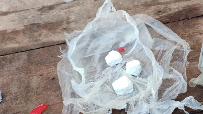 Двама предадоха доброволно наркотици на ченгета в Лом съобщиха от