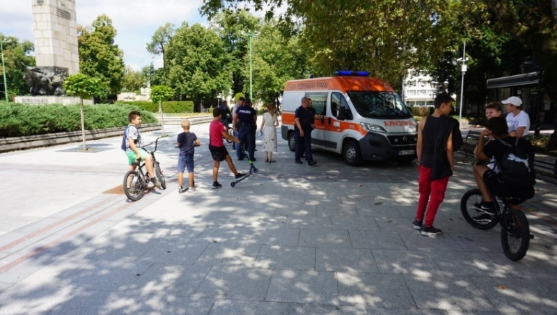 Дете на 2 години е било блъснато с колело в