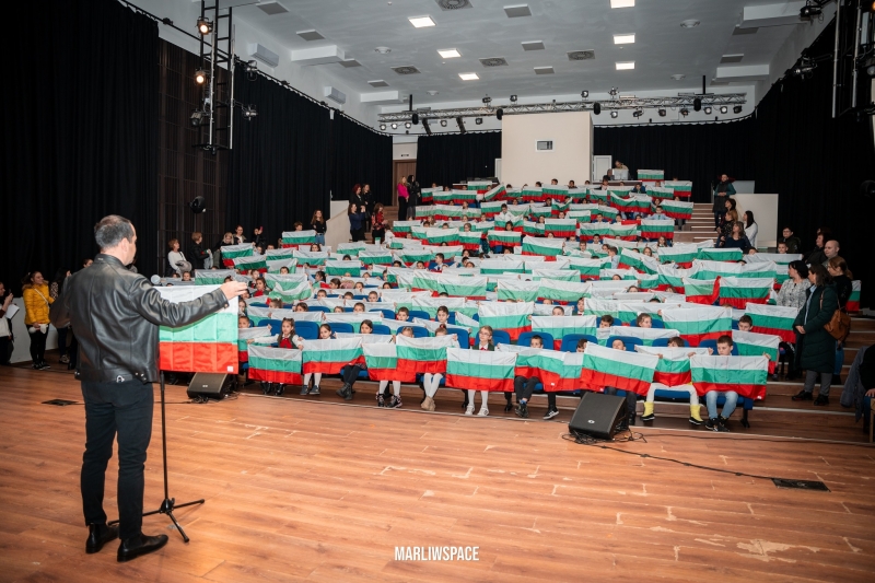 В навечерието на националния празник над 550 първокласници от Враца