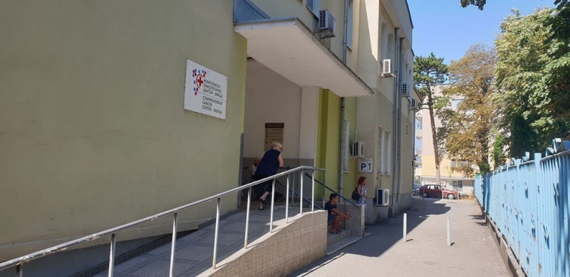 Комплексният онкологичен център във Враца подмени остарялото оборудване в залата