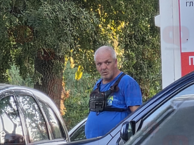 Заради вдигната от паяк кола: Охранител с брадва и тиктокър се сбиха в Бургас