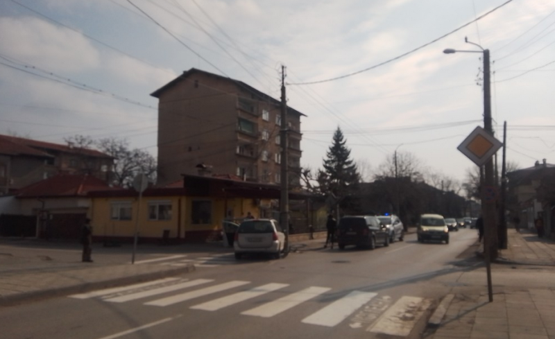 Кола се е блъснала в бетонен стълб в Монтана видя