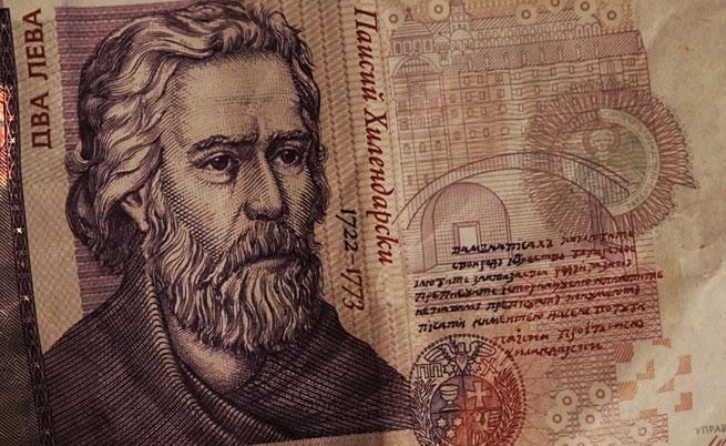 Книжната двулевка отива в миналото