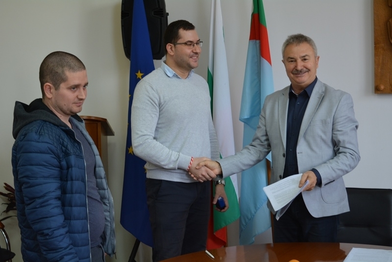 Кметът на Монтана Златко Живков подписа първите два договора за