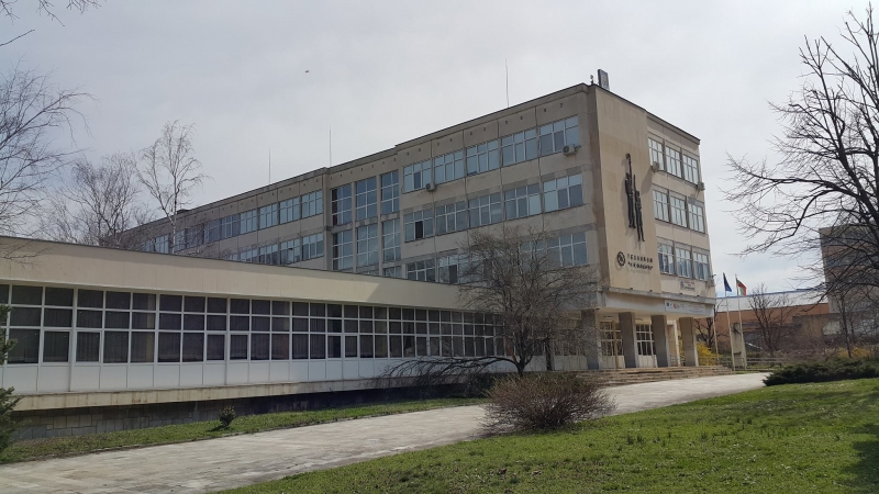 Дете е в болница с комоцио след сбиване заради момиче