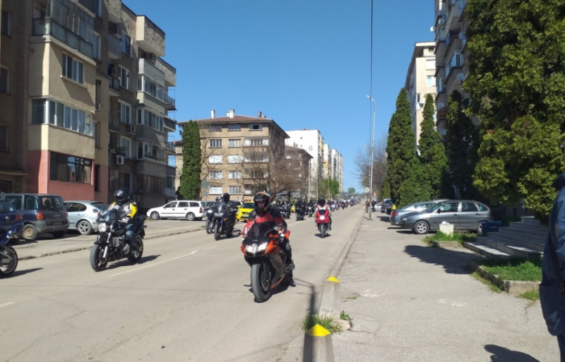 Стотици мотористи откриха сезона в Монтана /снимки/
