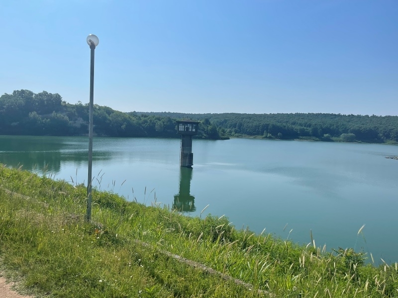 Техническото и експлоатационно състояние на язовирните стени и съоръженията към