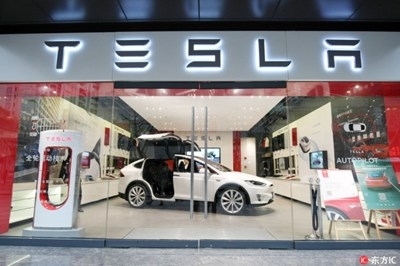 „Тесла" ще открие първия си завод за автомобили в чужбина