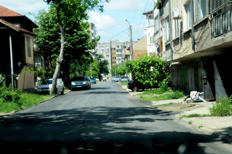 Продължават ремонтните дейности за облагородяване на жилищните квартали и селищата