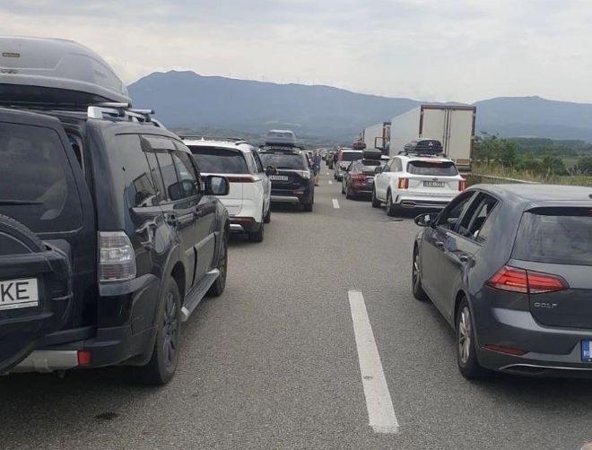 Отново са километрични опашките на границата с Гърция за влизане