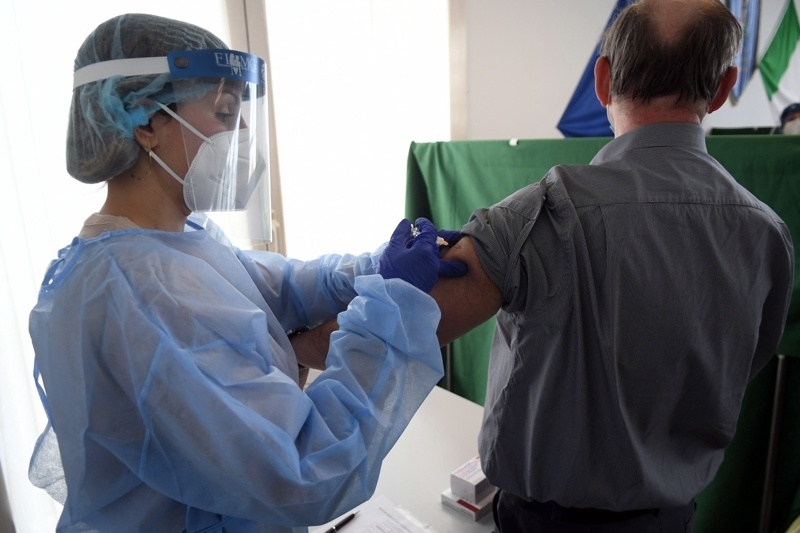 Гръцкото правителство обсъжда задължително ваксиниране не само на здравните работници